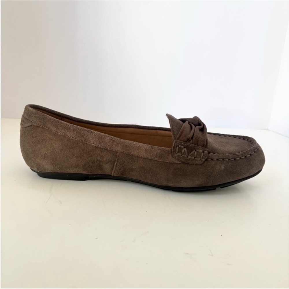 Vionic Norah Loafers Slip On Flats Moccasin Suede Leather Taupe Brown Size 9 W